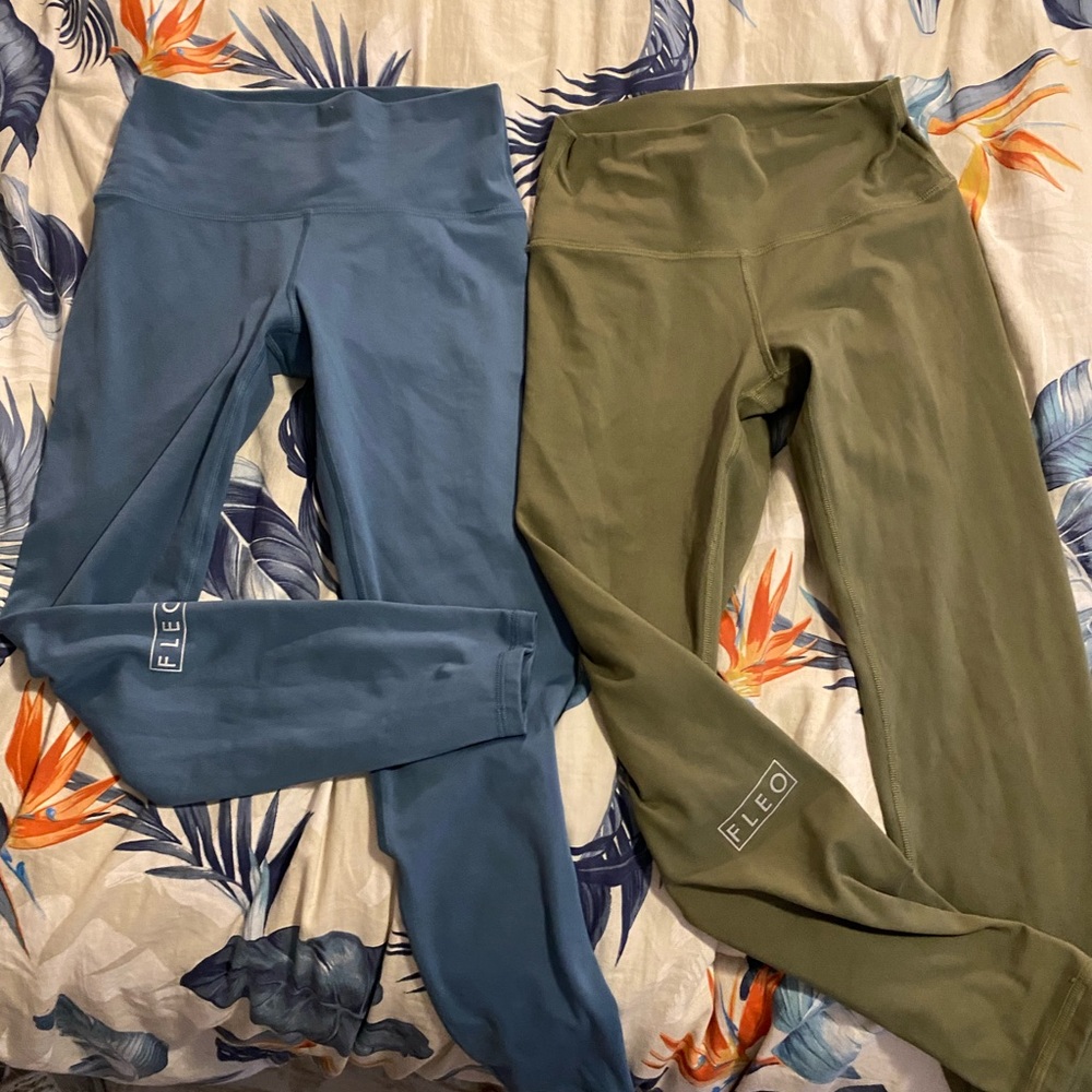 Fleo leggings romey.  Medium 25 inseam